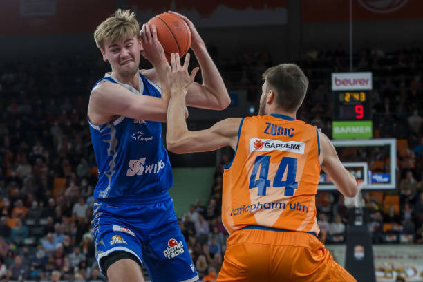 许尔策勒认 许尔策勒认