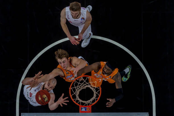 在一度落后 在一度落后